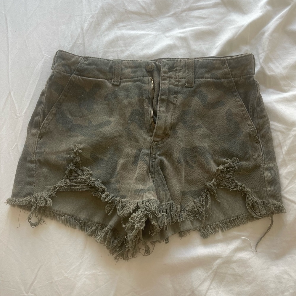 Guess army shorts size 28